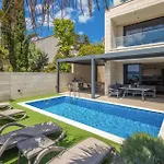 Gorgeous Apartment In Crikvenica With Sauna Appartamento *