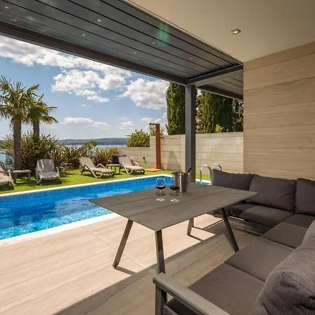 Gorgeous Apartment In Crikvenica With Sauna Apartment *